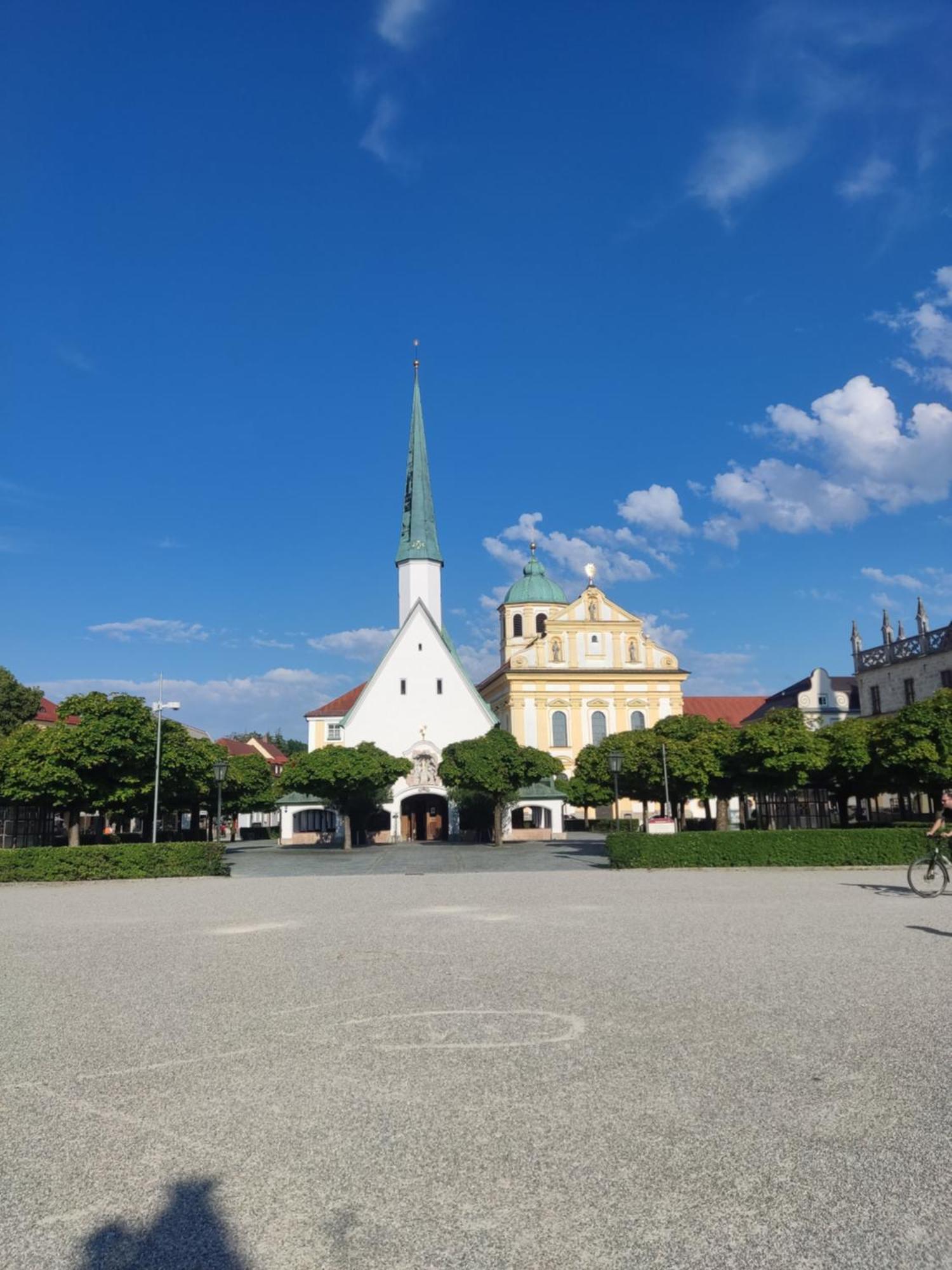 Ferienwohnung Enzian - Naehe Kapellplatz - Oeffentlicher Parkplatz - Aufzug Altötting Exterior foto